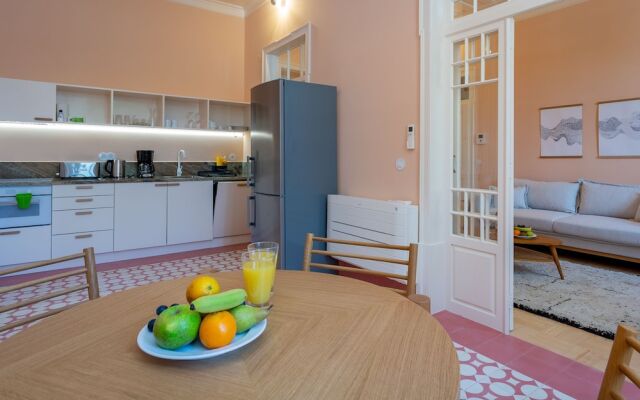 Pombaline Building V. Real Santo António