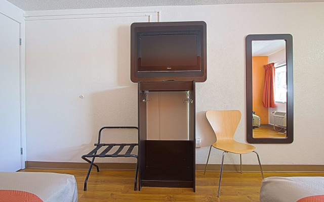 Motel 6 East Brunswick, NJ
