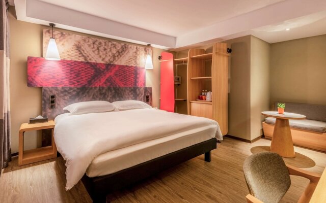 ibis Taipei Jianguo North Road Hotel