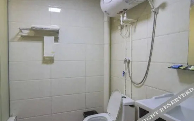 Linghang Motel