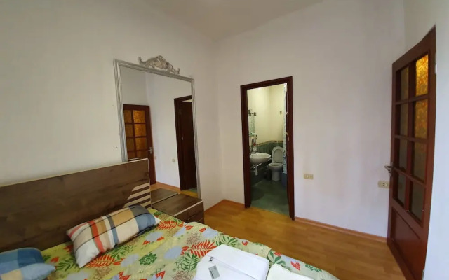 Doss Hostel And Hotel