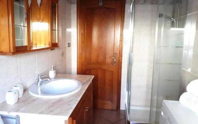 Comodo appartamento in villa 150 mt dal mare