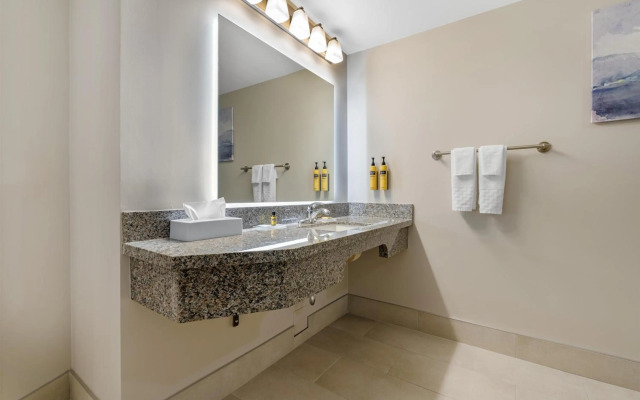 Best Western Plus Baker Street Inn