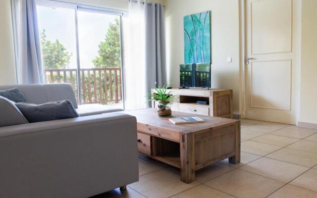 Beautiful Garden View Condo Suite 17