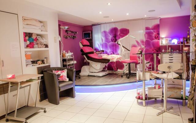 Bright Apartment With Balcony Outside the City Centre of Regensburg