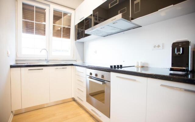4 BR apartment & BBQ veranda