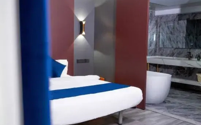 ibis Hotel