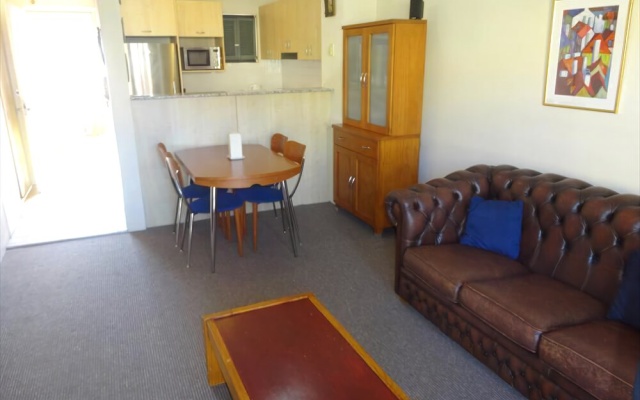 Comfy and Convenient Living at the Italian Forum Leichardt - ITALY – Guest Rooms – Sydney