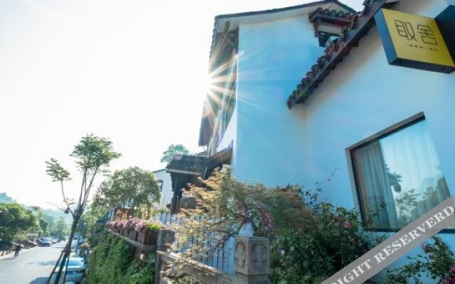 Qushe Light Luxury Hotel