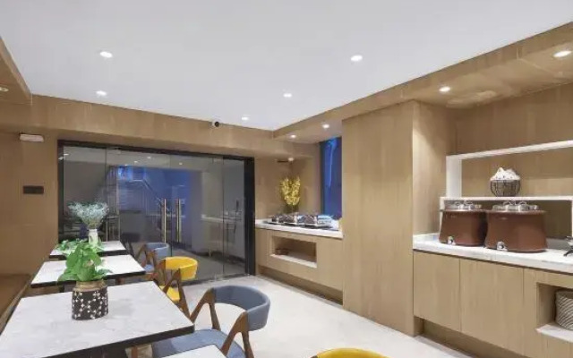 HanTing Premium Hotel (Nanjing Jiangning Vocational and Technical College)