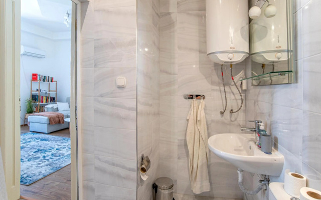 Supreme Luxury Top Central 1 Bedroom Apartment