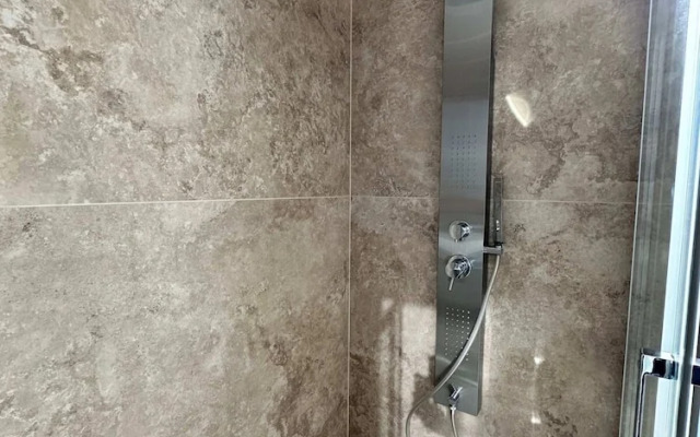 Garden Residence - Premium Castle View Apartment