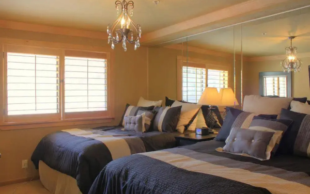Ski Ge Loft 3 Bedroom Condo by RedAwning
