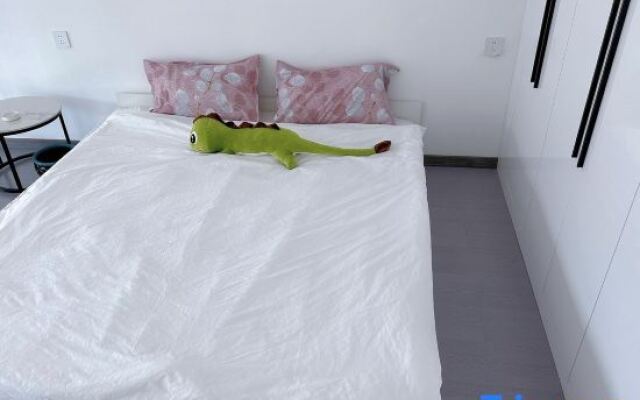 Roselle Apartment