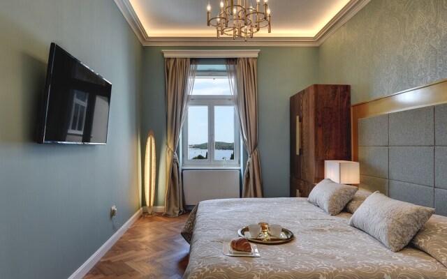 Arena & Seaview Luxurious Residence