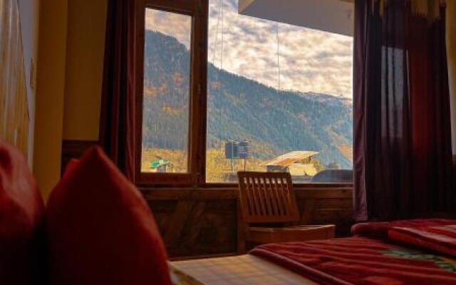 YOLO Backpackers Hostel