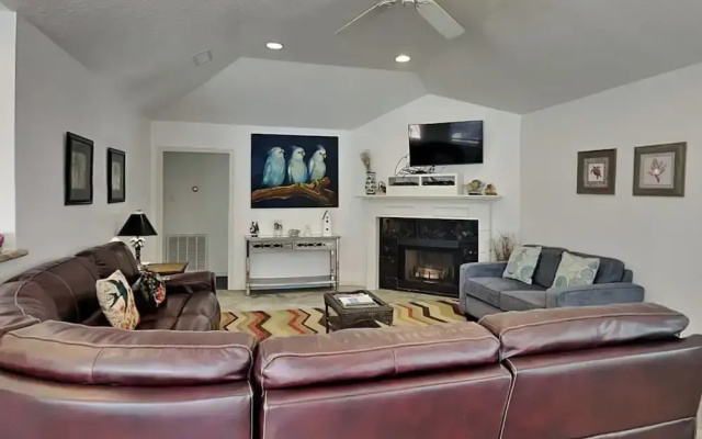 Casa de Reyes by Ryson Vacation Rentals