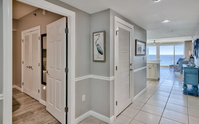 Sterling Palace Water Views Private Beach Access