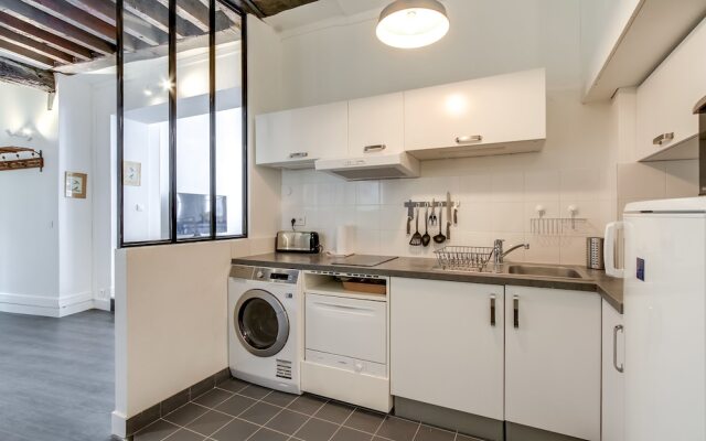 Louvre - Saint Honore Area Apartment