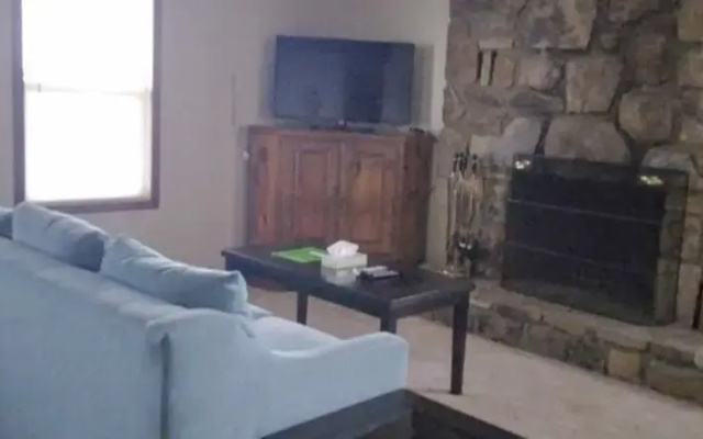 Gatlinburg Hideaway with Fireplace
