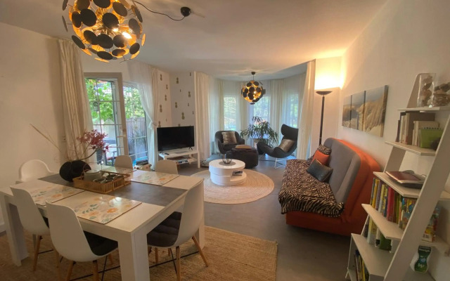 Pool & Lake Holiday Home