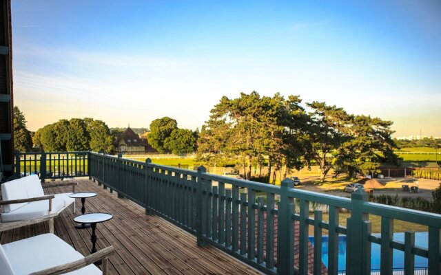 Renaissance Paris Hippodrome De St. Cloud Hotel