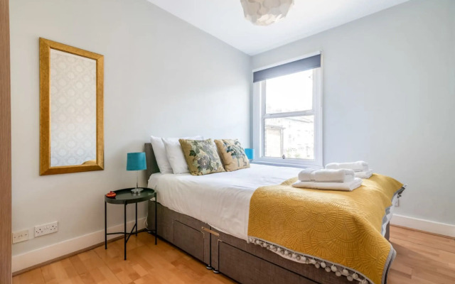 Ealing's Cozy Garden Retreat
