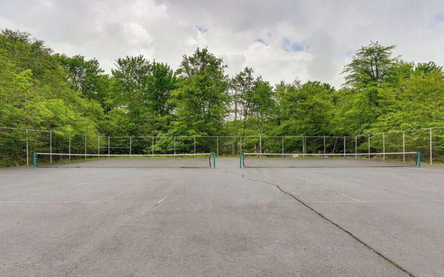 Family-friendly Tobyhanna Home: Lake & Pool Access