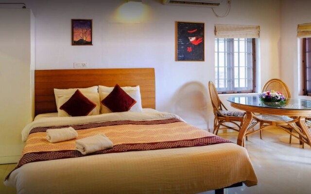 Saro Lake County Hotel