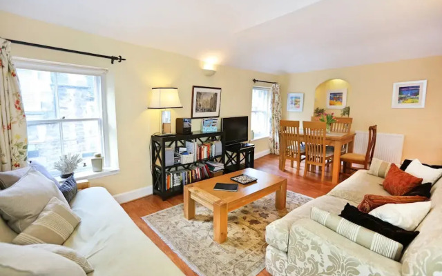 Wonderful Central Edinburgh Apartment