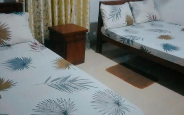 Chathuni Holiday Home