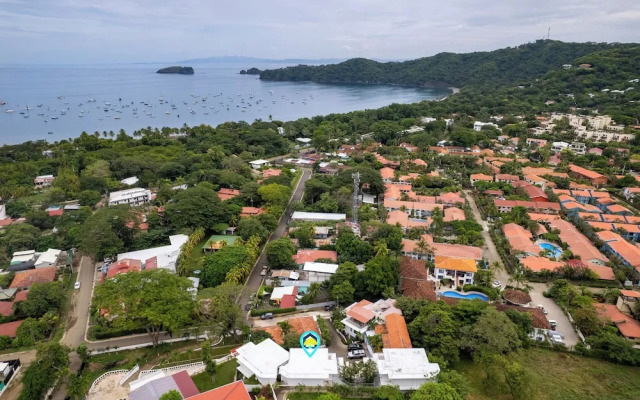 Modern Top-Floor Condo with Panoramic Views and Community Pool