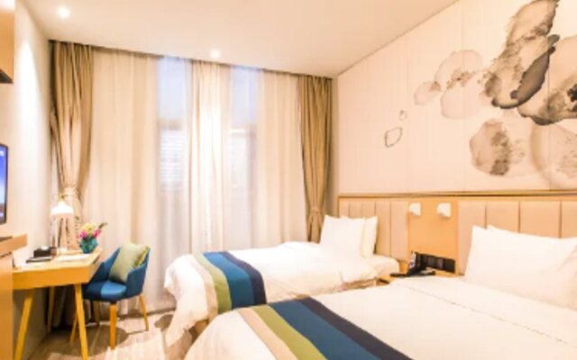 Home Inn Plus (Kunming Tongde Square Wanhong Road)