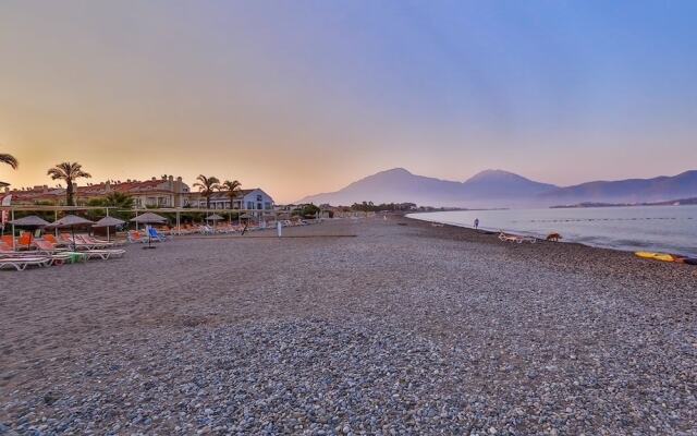 Golden Life Blue Green Residence