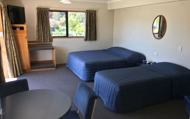 Lakeside Motel & Apartments