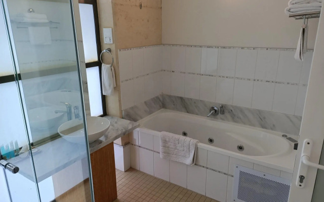 Yanchep Inn