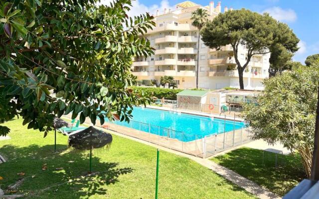 Playa Benalmadena-Alay, piscina, parking