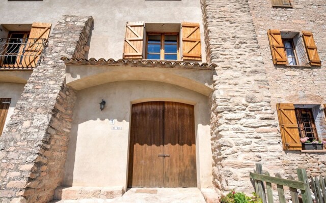 Modern Cottage in Sant Marti de Tous with Pool