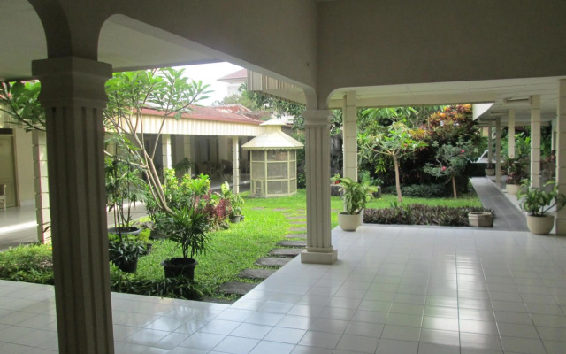 Hotel GRAND ROSELA Yogyakarta