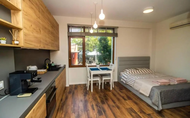 Exclusive Top Central Studio