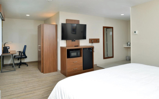 Holiday Inn Express Santa Rosa North by IHG