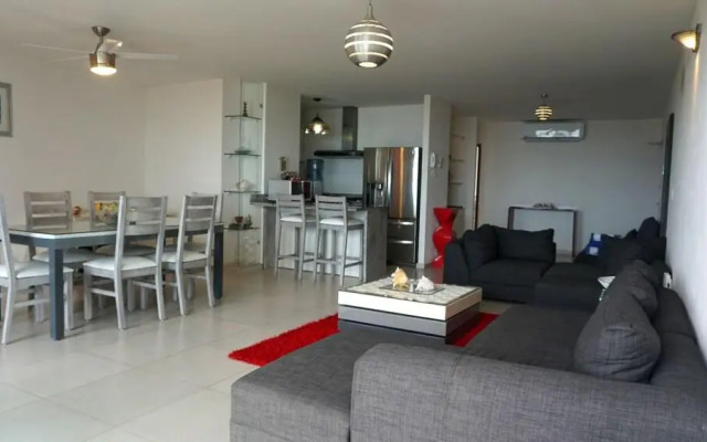 CARIBE Beachfront 2 BDR- Incredible Oceanview