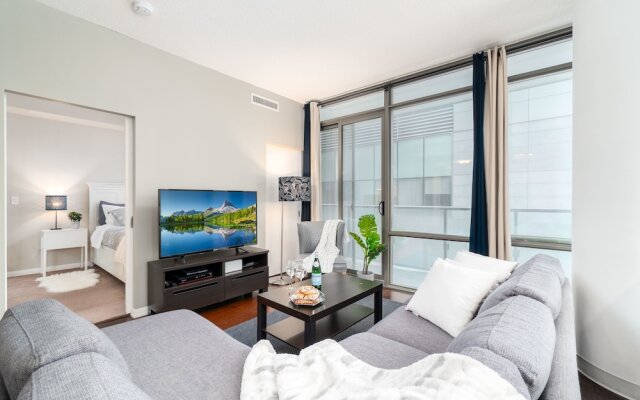 QuickStay - Luxurious 2-Bedroom Condo, Downtown Core