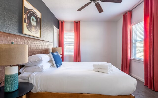 Cozy 2BR Home in Central Phoenix by WanderJaunt