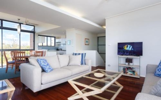 Beach View At One Mile', 8/26 One Mile Close - infinity complex pool & WIFI – Guest Rooms – Anna Bay