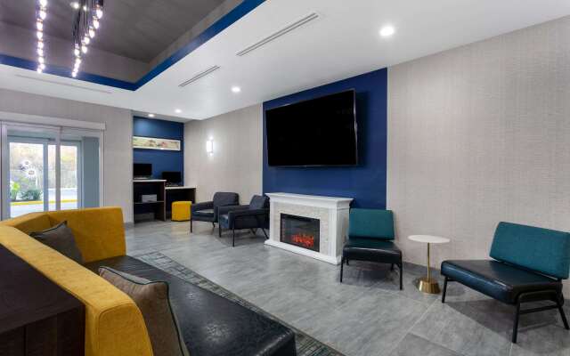 La Quinta Inn & Suites by Wyndham Tampa Central