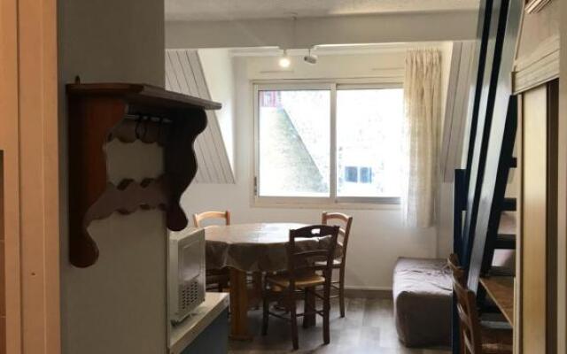 Pied télécabine avec parking couvert, T2 bis 5 personnes.