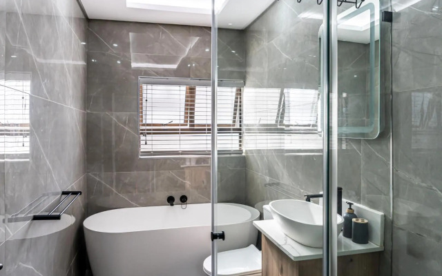 Luxurious 3 bedroom beach front apartment