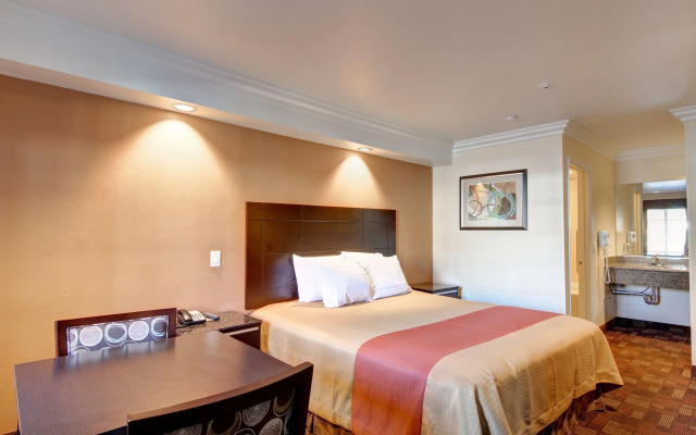 Ontario Inn & Suites