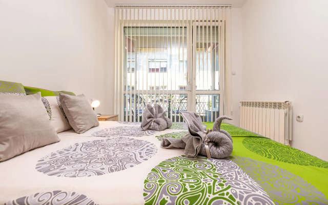 Stylish 2BD Apartment with a Nice Cozy Terrace